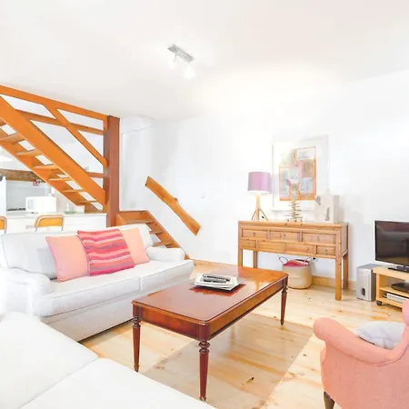 Spacious With Seaview In Vila