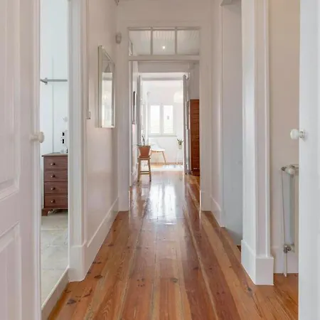 Spacious With Seaview In Vila